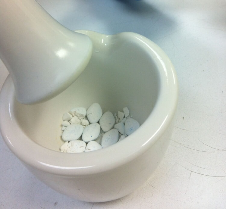 Метод тестирования с целью идентификации поддельных анаболических стероидов в таблетках